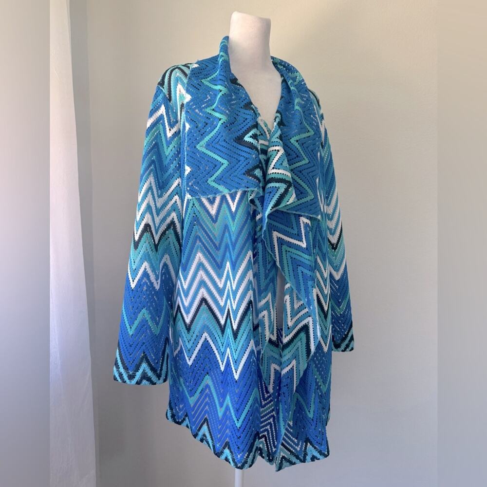 Rafaella Studio Woman Blue, Black & White Zigzag Pattern Open Front Cardigan
